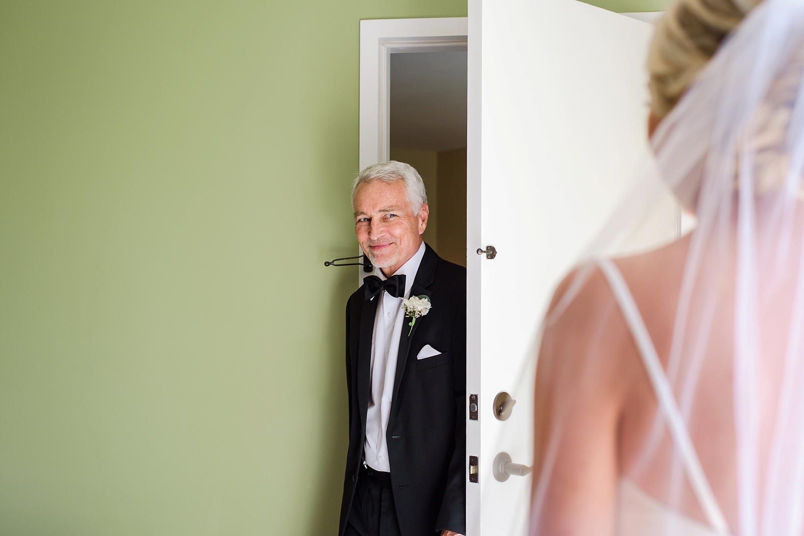 Father of the bride sees her for the very first time