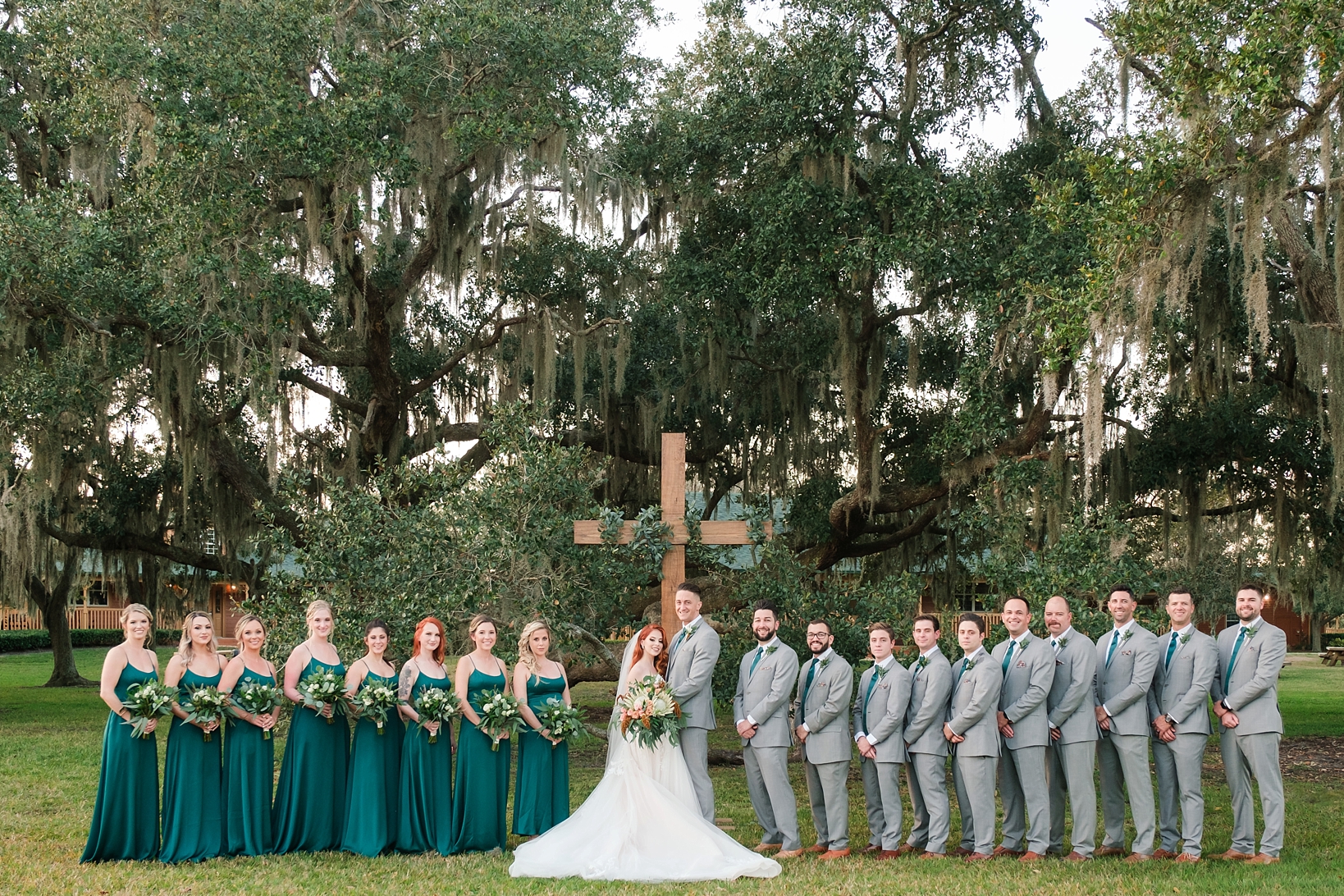Formal Bridal Portrait of the entire wedding party under the oaks of the Ranch