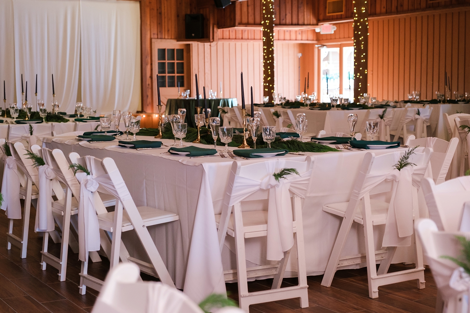 The formal settings at the reception included hunter green linens